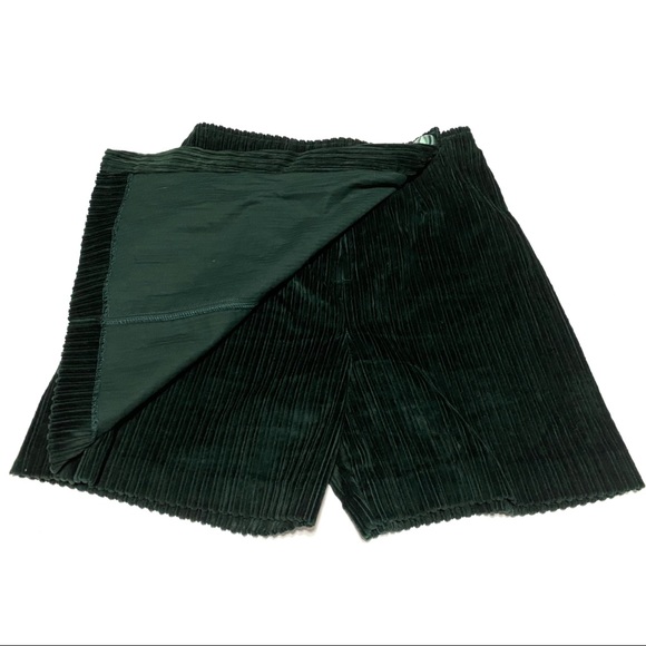 Limited Chinos Pleated Corduroy Forest Green Skort - Picture 2 of 12